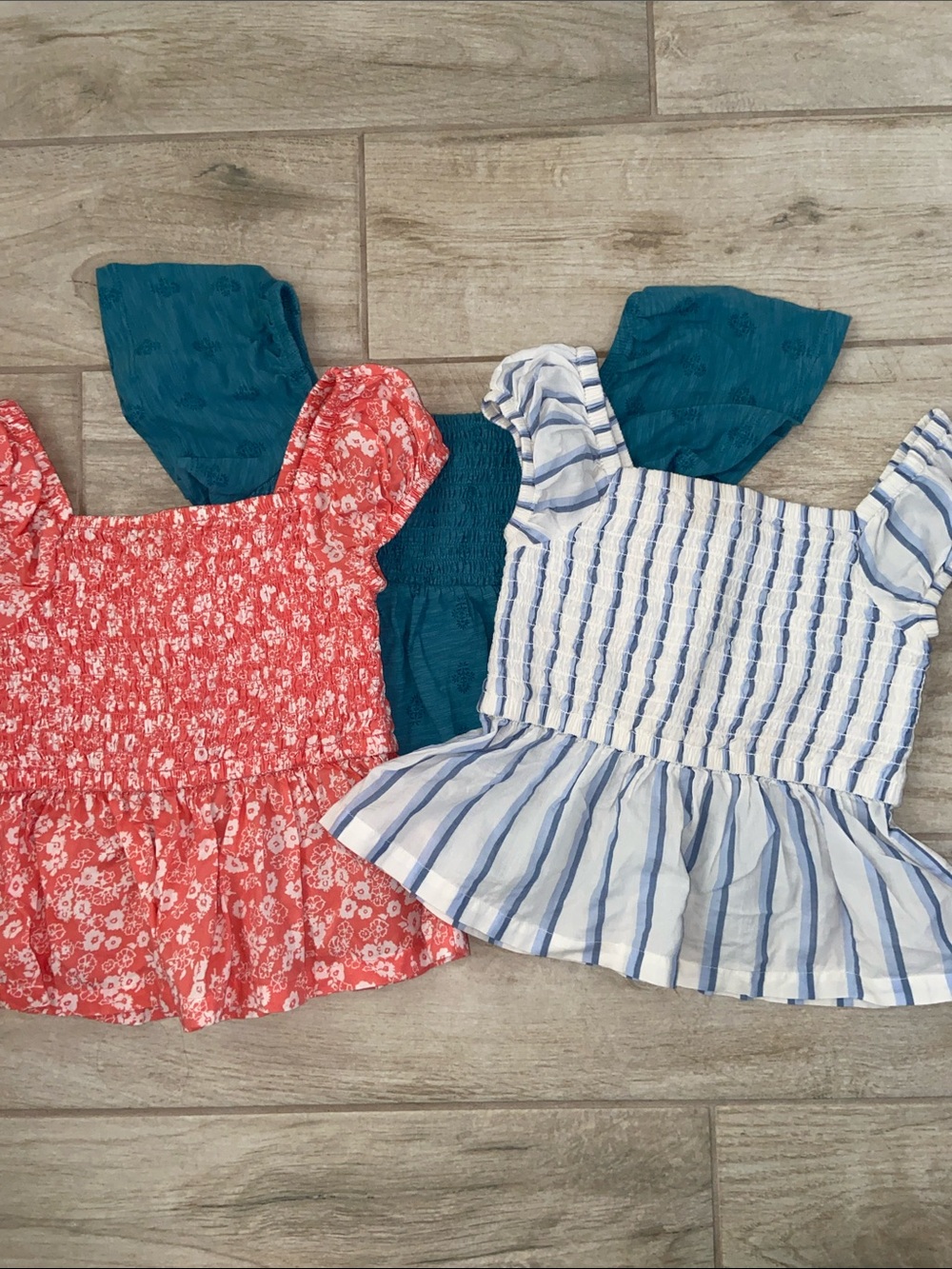 Old Navy Girls Smocked Flutter Cap Sleeve Tops in Pink Floral Blue Stripe Small